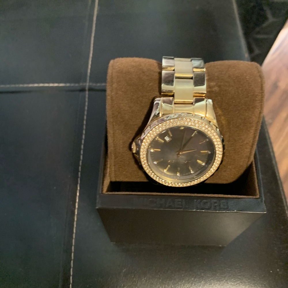 Micheal Kors watch - Picture 3 of 3